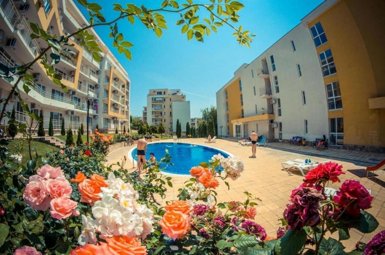 Fort Noks - Menada Apartments Sveti Vlas Ngoại thất bức ảnh