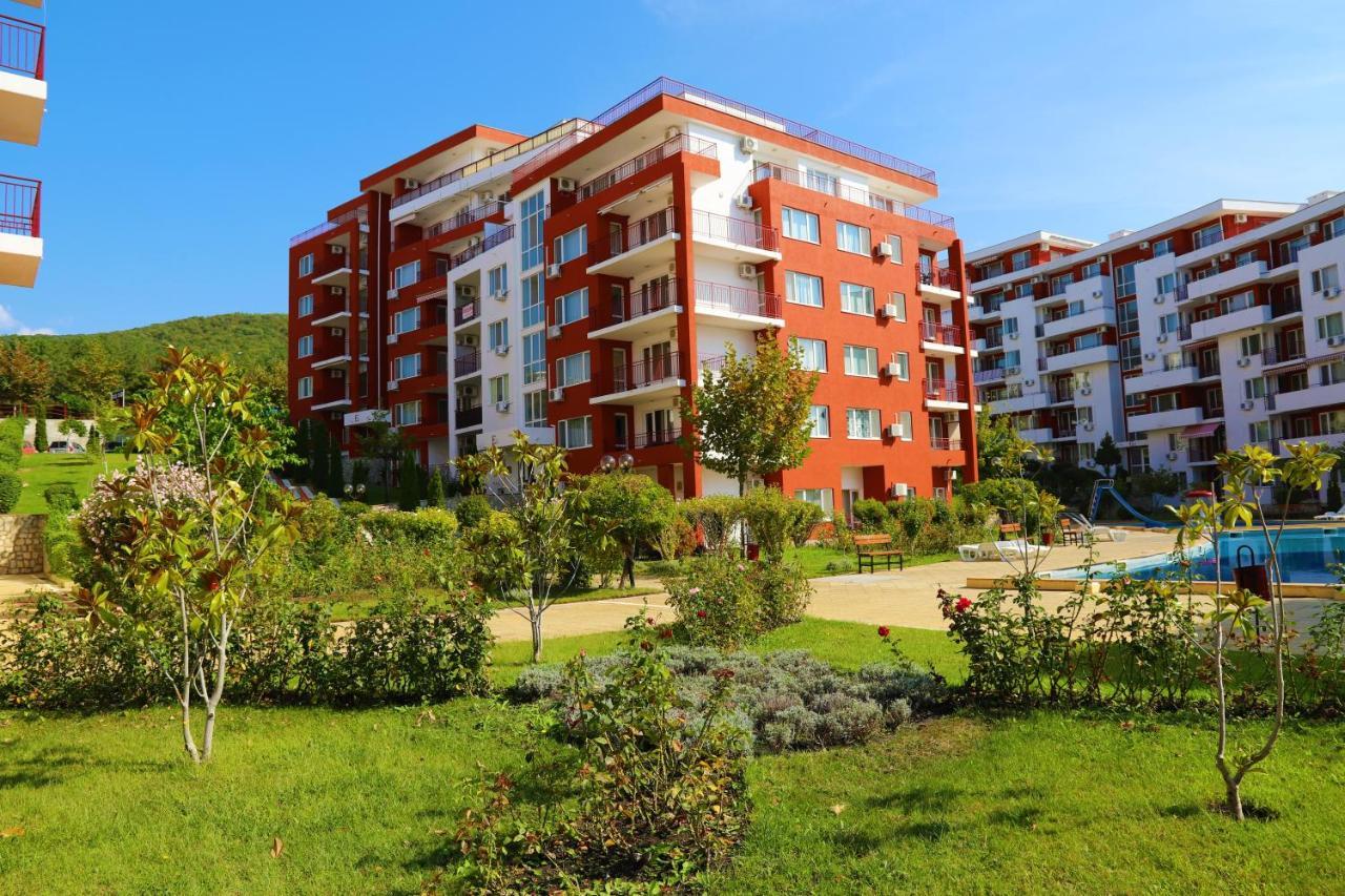 Fort Noks - Menada Apartments Sveti Vlas Ngoại thất bức ảnh