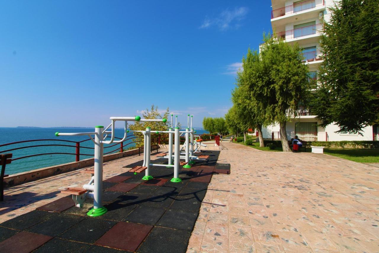 Fort Noks - Menada Apartments Sveti Vlas Ngoại thất bức ảnh